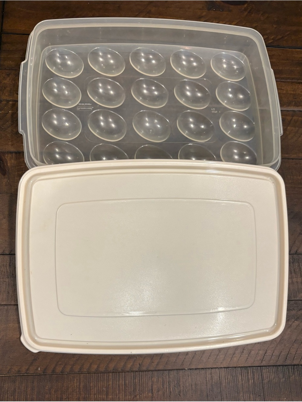 Rubbermaid Servin’ Saver Deviled Egg Container Almond Lid